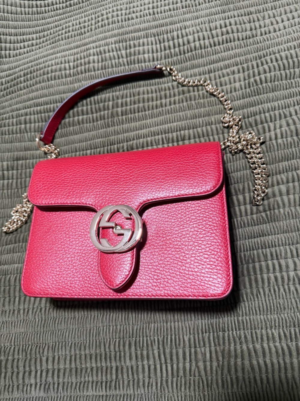 Gucci Red Pebbled Leather Shoulder Bag with Gold Chain